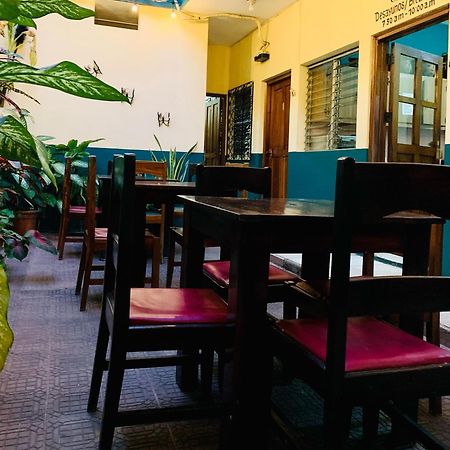 Hostal Fachente Leon Ngoại thất bức ảnh