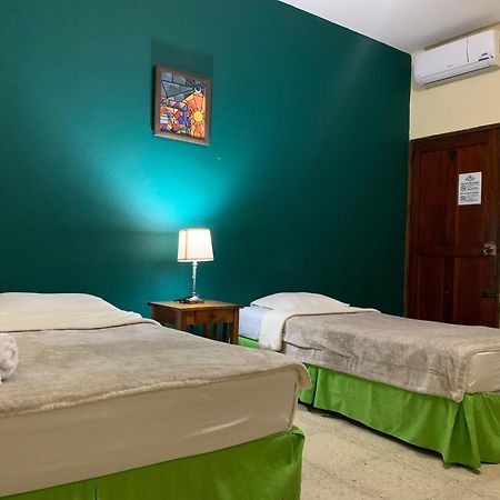 Hostal Fachente Leon Ngoại thất bức ảnh