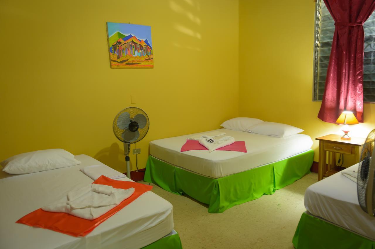 Hostal Fachente Leon Ngoại thất bức ảnh