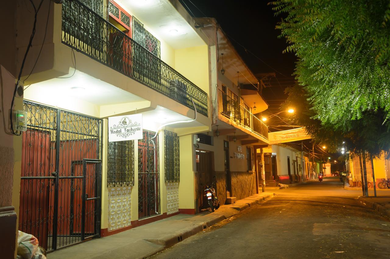 Hostal Fachente Leon Ngoại thất bức ảnh