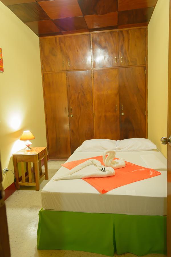 Hostal Fachente Leon Ngoại thất bức ảnh