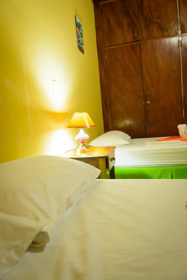 Hostal Fachente Leon Ngoại thất bức ảnh