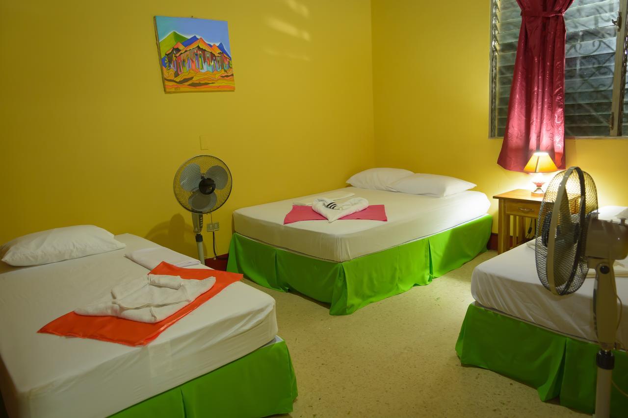 Hostal Fachente Leon Ngoại thất bức ảnh