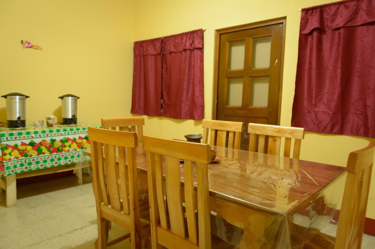 Hostal Fachente Leon Ngoại thất bức ảnh