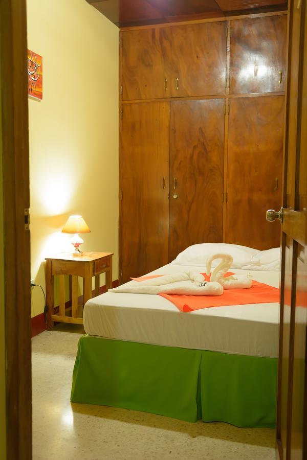 Hostal Fachente Leon Ngoại thất bức ảnh