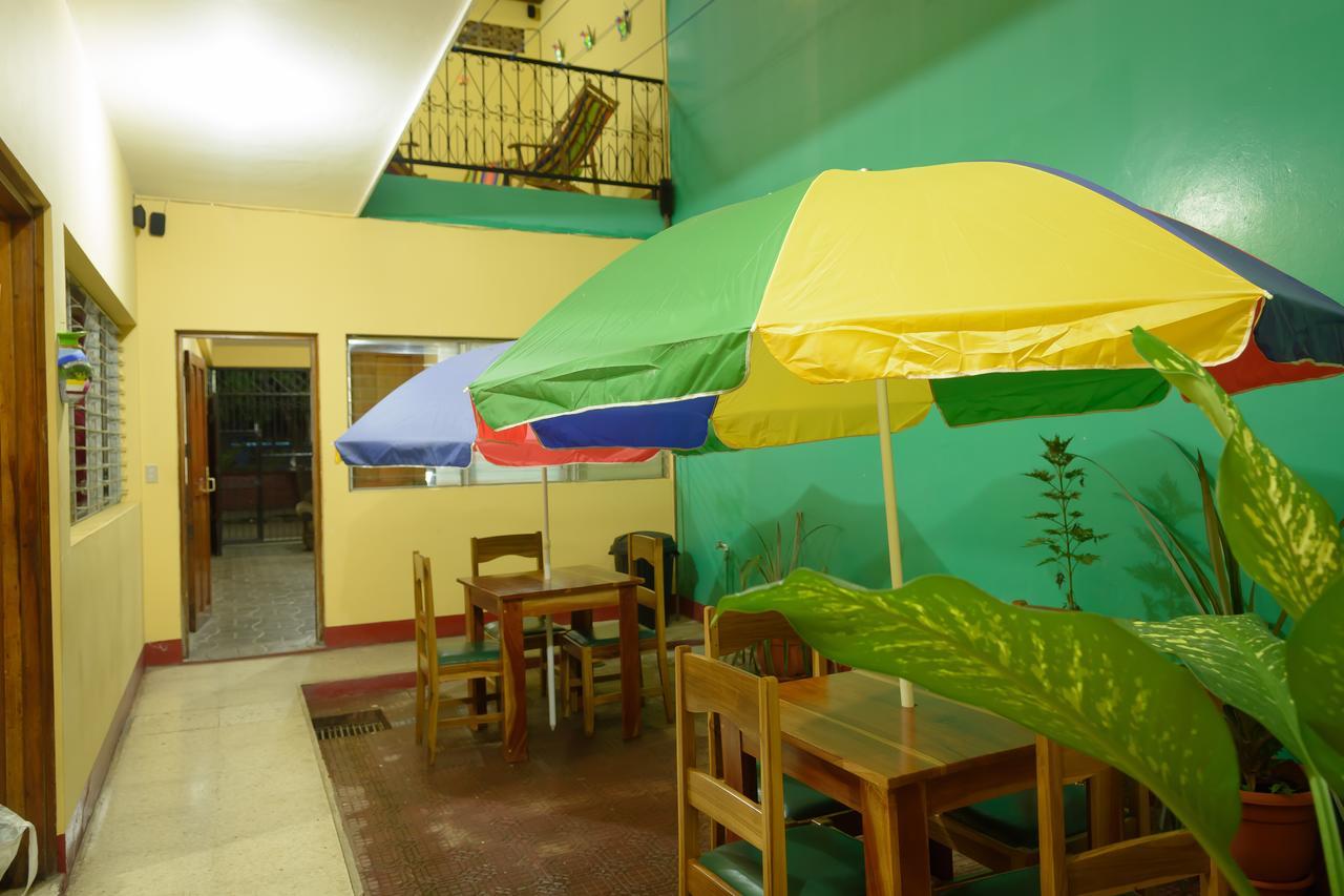 Hostal Fachente Leon Ngoại thất bức ảnh